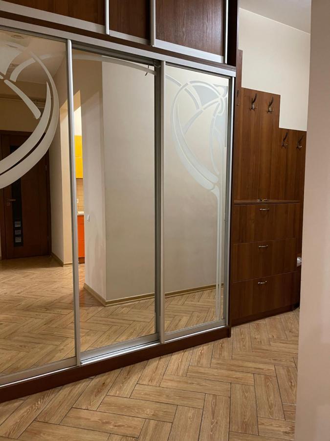 Avangard Qn Romana 26 Apart Лвив Екстериор снимка